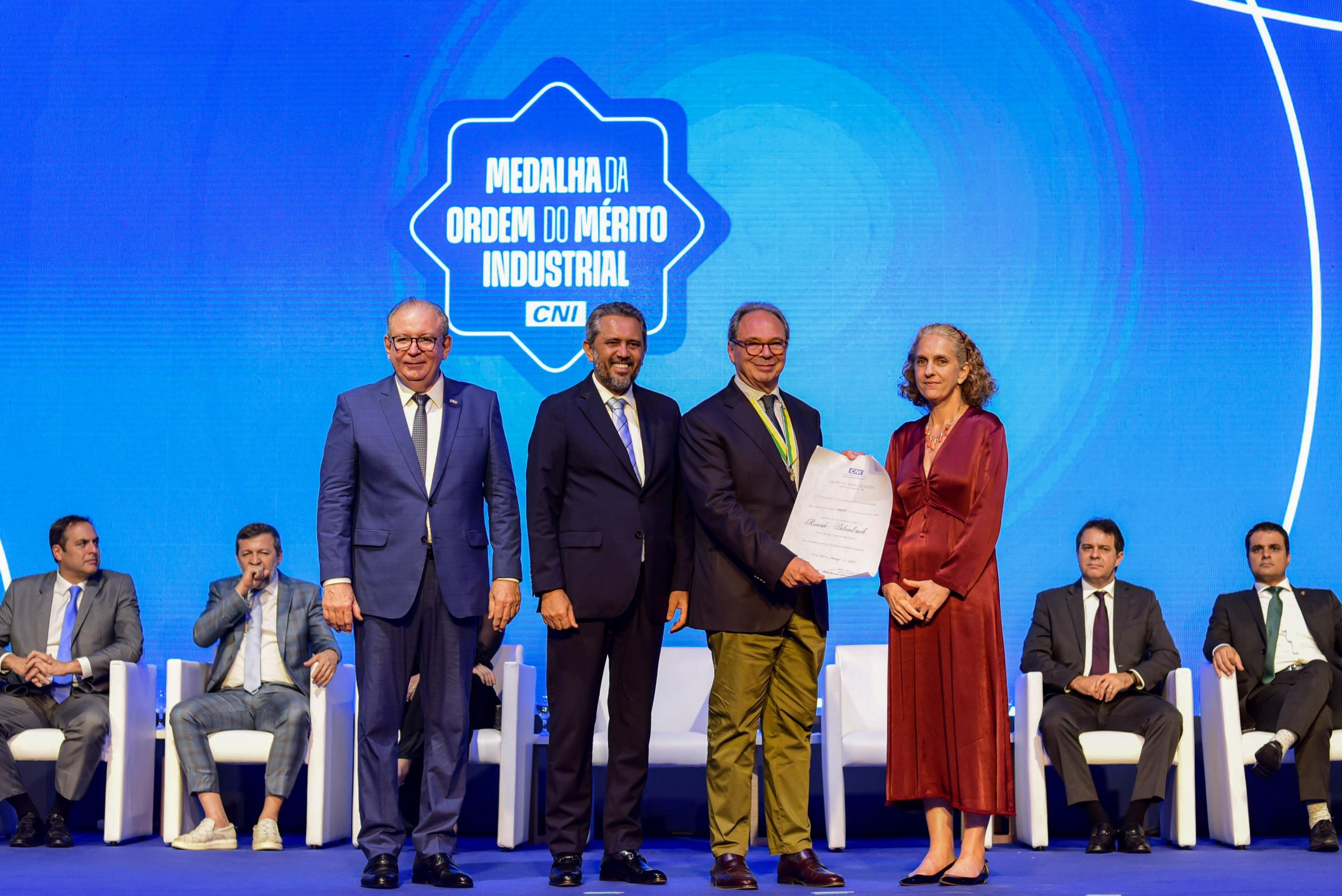 FIEC reconhece contribuição de Ricardo Steinbruch com a Medalha do Mérito Industrial